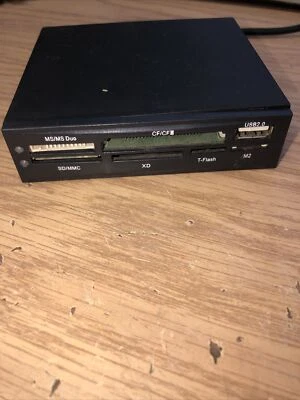 USB  3.5 Internal Bay Multi Card Reader ICA39A120104076 - Image 1 of 4