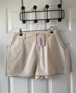 BNWT Missguided Chic Cream faux leather Tailored Shorts size 12 - Picture 1 of 6
