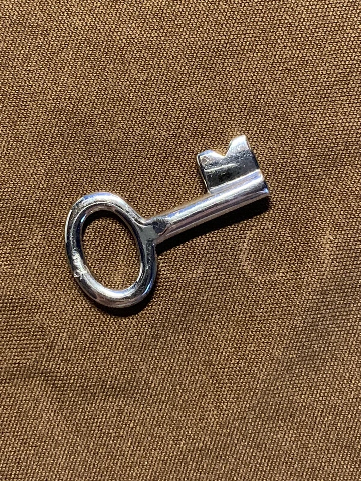 Pomellato Ciondolo Mini Chiave Argento Limited Edition Rara Collezione Originale - Immagine 1 di 4