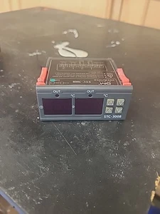 Digital Temperature Controller STC-3008 Sensor Thermostat Heating And Cooling - Picture 1 of 3