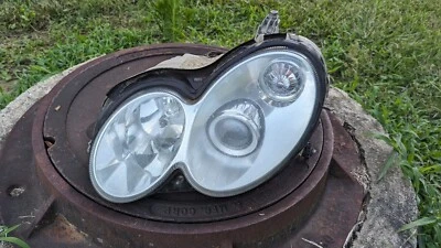 03-09 Faro izquierdo del lado del conductor xenón pestaña rota mercedes clk320 clk500 w209🧐 Foto 1 de 4