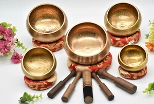 Handbeaten Set of 5 singing bowl set from Nepal-singing bowl set-Chakra gift set - Picture 1 of 3