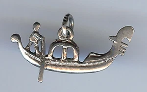 VINTAGE STERLING SILVER GONDOLA BOAT CHARM - Picture 1 of 2