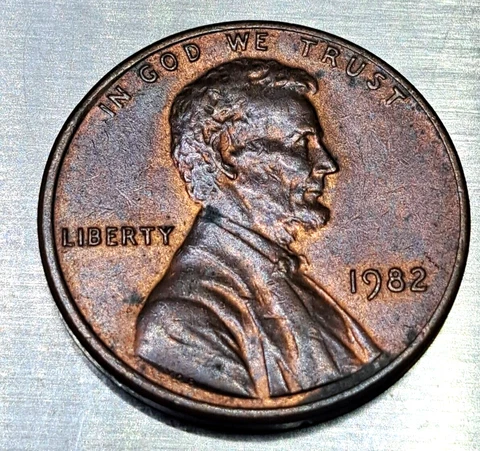 1982 small date Lincoln Cent Copper Penny 3.1 grams DBL.Ear. Off Center Cover
