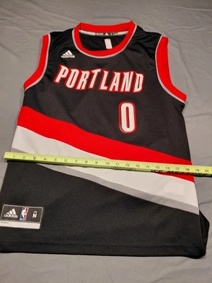 Camiseta Adidas NBA Portland Trailblazers Damian Lillard Negra Para Hombre M 0  Foto 1 de 4