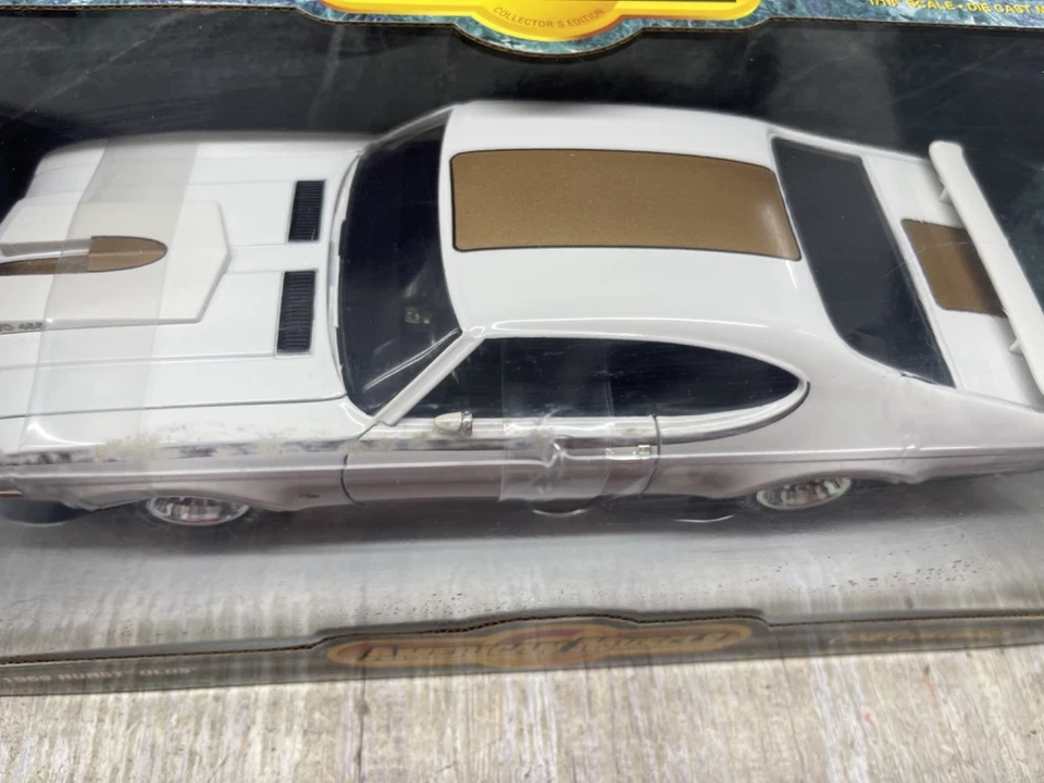 Ertl 1/18 1969 Olds Hurst White Gold 7260 American Muscle Oldsmobile 442