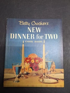 Betty Crocker’s New Dinner for Two Cookbook 1964 1st Edition 8th Print Hardcover - Bild 1 von 16