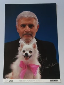 Cartel firmado por Gerd Maron sosteniendo perro de Las Manos Mágicas de Alemania, marzo 1988 - Imagen 1 de 1