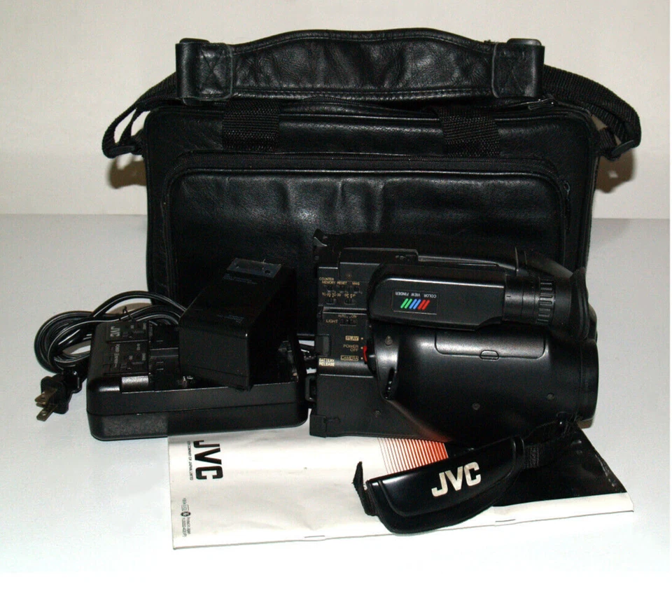 Vintage 1994 JVC VIDEOMOVIE GR-AX808 BUNDLE FOR PARTS! - Image 1 of 4