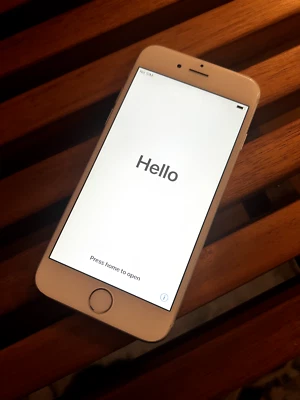 Apple iPhone 6 - 64 GB - Plateado (Verizon) A1549 (CDMA + GSM) Foto 1 de 4