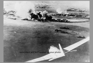 Pearl Harbor Angriff FOTO ZWEITER WELTKRIEG japanischer Bomber Luftaufnahme Schlachtschiff Reihe - Bild 1 von 2