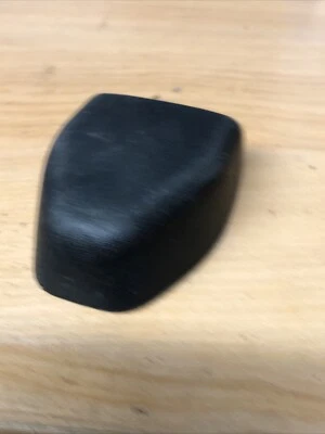 Cubierta de perno inferior del cinturón de seguridad OEM para Lexus IS300 2001-2005 Foto 1 de 4