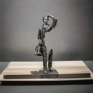 Traveler Man Collectible Statue Nostalgic Timeless Sculpture Decorative - Picture 1 of 4