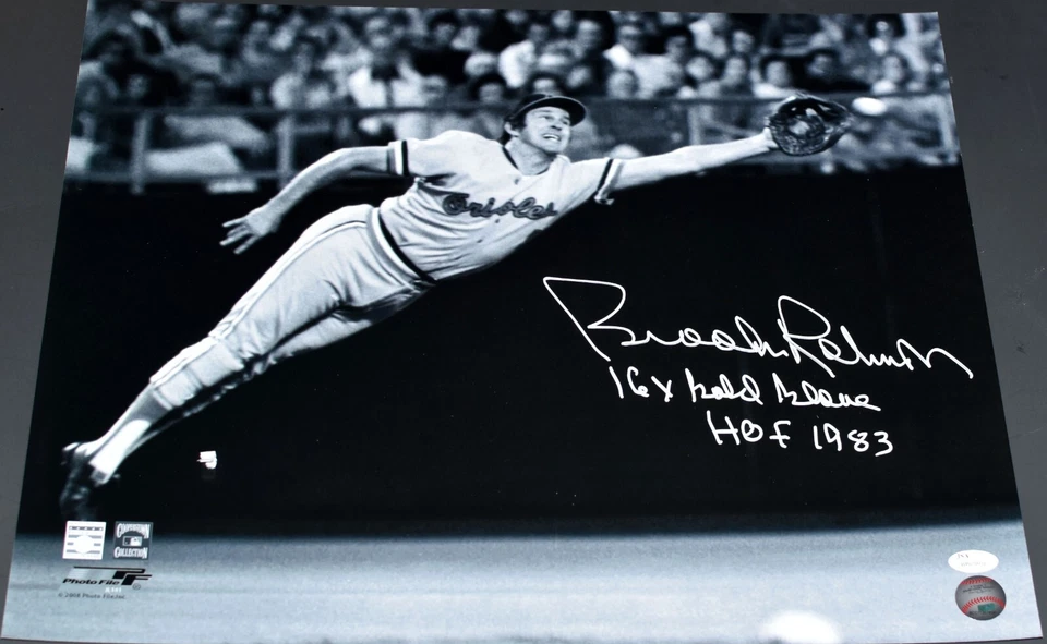 BROOKS ROBINSON SIGNED BALTIMORE ORIOLES 16x20 PHOTO JSA W/ 16X GOLD GLOVE - Image 1 of 1