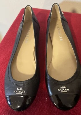 COACH Chelsea Negro Mate Cuero de becerro Charol Puntera Plateado Logo Plano Talla 6 Foto 1 de 3