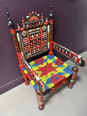 Increíble silla de boda vintage de madera Punjabi Foto 1 de 4