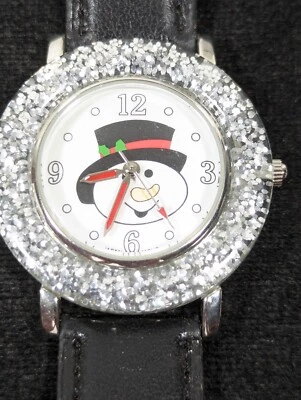 Reloj con esfera de muñeco de nieve con detalles de cristal caja transparente correa negra 7,25 pulgadas Foto 1 de 4