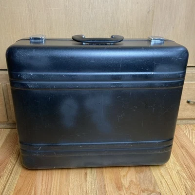 Maletín rígido vintage Zero Halliburton negro - 21”x17”x7” - sin espuma Foto 1 de 4