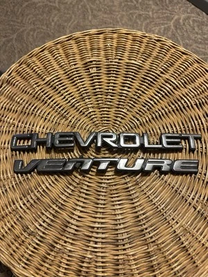 Lote de 2 1997 1998 1999 2000 2004 2005 Chevrolet Venture emblema insignia cromada OEM Foto 1 de 2