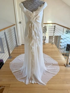 CAROLINA HERRERA 6 (10) Ivory Silk Chiffon OffShoulder Ruffled Wedding Dress NEW - Picture 1 of 24