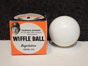 Pelota wiffle de béisbol Thurman Munson Yankees de 1970 sin usar en caja original - Imagen 1 de 5