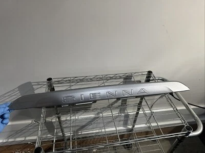 Moldura para puerta trasera Toyota Sienna 2011-20 OEM 76801-08031 Foto 1 de 4