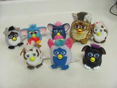 Lot of 8 McDonalds and Tiger Vintage Furbys from the late 90s and early 2000s - Image 1 of 4