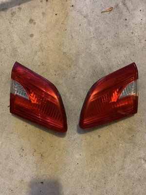 Luces de tapa de cubierta Nissan Sentra 2013-2017 Foto 1 de 2