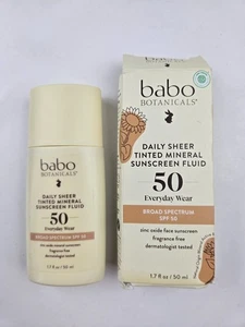 Babo Botanicals Daily Sheer getöntes mineralisches Sonnenschutzfluid LSF 50 - natürliches Zink - Bild 1 von 6