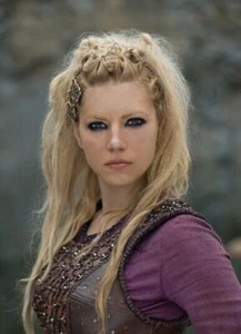 Vikings Unsigned 10" x 8" CAST Photo - Katheryn Winnick *1372 - Picture 1 of 1