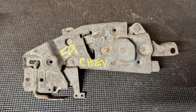 Chevy Impala Bel Air 1959 1960 cierre de pestillo de puerta delantera izquierda se envía a todo el mundo Foto 1 de 2