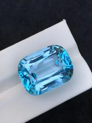 36.50 CT Beautiful Swiss Topaz Cushion shape loss Gemstone from Africa. - Image 1 of 4
