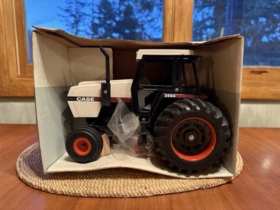 Tractor Ertl 1/16 Case 3294 blanco FWA #266 Foto 1 de 4