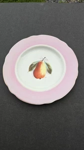 Vintage rosa Porzellan Teller handbemalt Birne Obst Goldrand gewellter Rand 9" - Bild 1 von 8