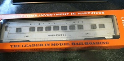 LIONEL POSTWAR 2421 MAPLETON Coach No Black Lines/Silver Roof Reproduction Box - Image 1 of 2