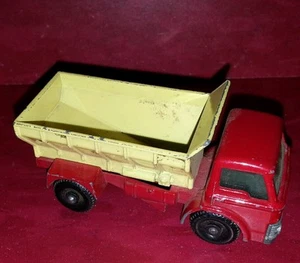 MATCHBOX TRUCK GRIT-SPREADING TRUCK Series No. 70 Made by LESNEY - Picture 1 of 5