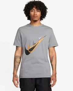 NIKE Herren T-Shirt Moto Swoosh Logo Tee Kurzarm Baumwolle Classic Neu - Bild 1 von 11