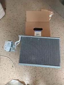 Genuine MOPAR Air Conditioning Evaporator 68581303AA OEM New - Picture 1 of 3