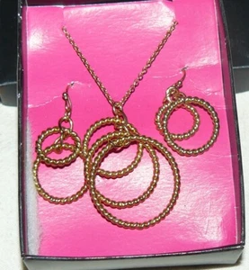 Avon Necklace Pierced Earring Fashion Jewelry Set Gold Tone Hoops Circles - Picture 1 of 1