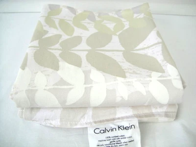 Juego de 2 fundas de almohada Calvin Klein tamaño estándar 100 % algodón patrón de hojas Foto 1 de 4