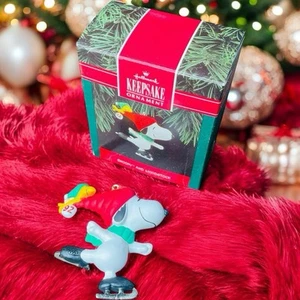 Snoopy Woodstock recuerdo adorno de Navidad 1992 sello patín sobre hielo adorno de pastel - Imagen 1 de 11