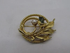 Vintage Sarah Coventry Gold Toned Green Aventurine, Faux Pearl Brooch 2" #52z - Picture 1 of 5
