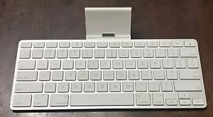 Apple iPad Keyboard Dock A1359 30-Pin 1st, 2nd Generation iPad Accessory - Picture 1 of 7