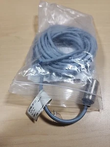 EATON E57SAL18T111 SERIES C1 PROX SWITCH AND CORDSET - Picture 1 of 4