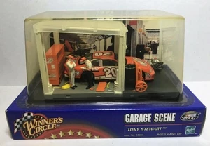 Hasbro 55695 1/24 Winner's Circle Tony Stewart #20 Garage Scene Nascar 2000 - Picture 1 of 1