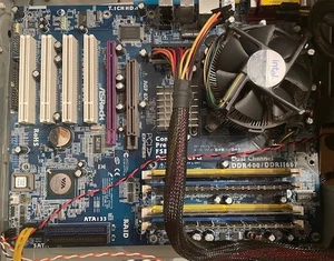 ASRock 4CoreDual-SATA2 Motherboard mit Prozessor, RAM, Grafikkarte und Netzteil - Bild 1 von 11
