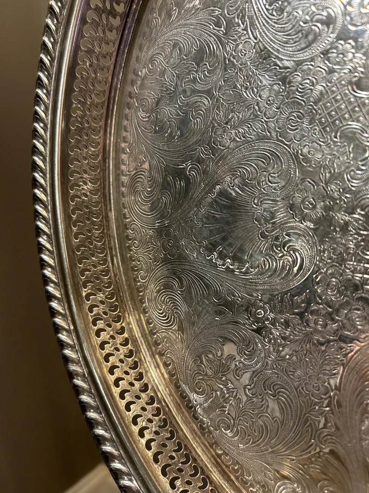 老式 William Rogers 镀银画廊托盘带网状侧边 — 第 1/4 张图片