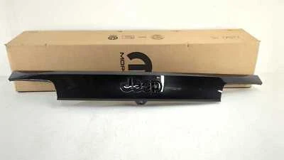 Nuevo moldura central de puerta trasera Mopar 2014-2022 Grand Cherokee negro XR 5VK22AXRAB fabricante de equipos originales Foto 1 de 4