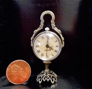 Reloj Casa de Muñecas Miniatura (Funcionando) Bronce Escala 1:12 Vidrio 2 Cúpulas Manto ÚNICO EN SU CLASE - Imagen 1 de 7