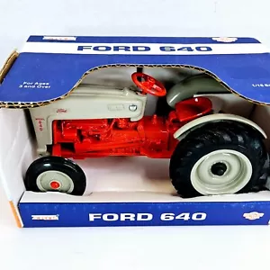 Ford 640 Tractor New Holland Die Cast Metal 1/16 Scale Ertl 3054 Red - Picture 1 of 12